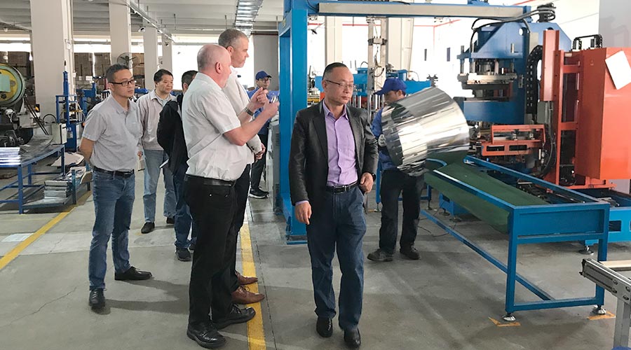 三年疫情后首訪！英國(guó)客戶Buyitdirec蒞臨金環(huán)電器視察