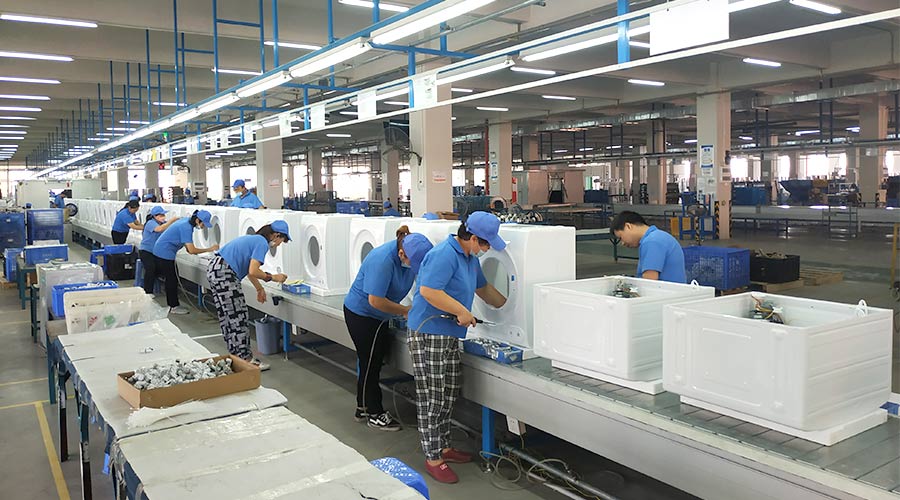 高效率！員工們忙碌地開(kāi)展巴西客戶的衣物烘干機(jī)生產(chǎn)工作