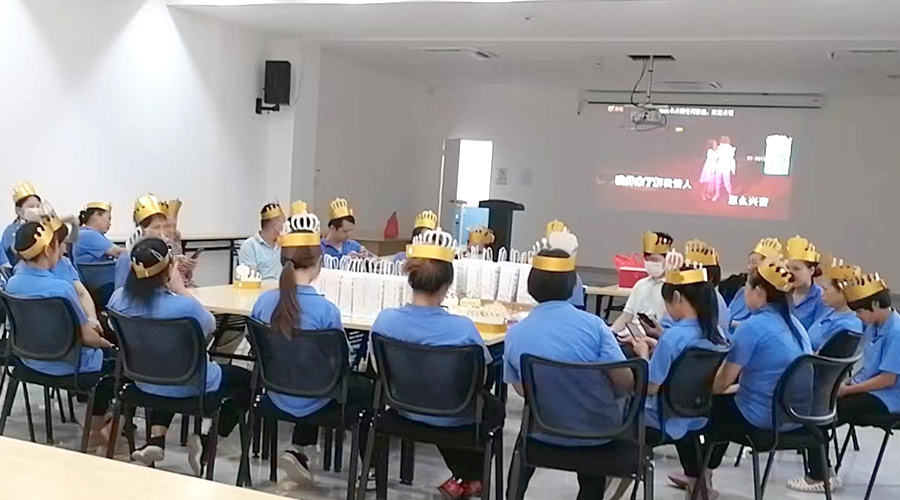 歡聚一堂 溫暖相伴！金環(huán)電器舉辦9月員工生日會